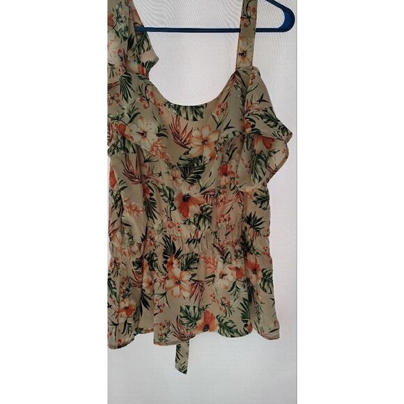 Sweet rain peekaboo top - Picture 7 of 8